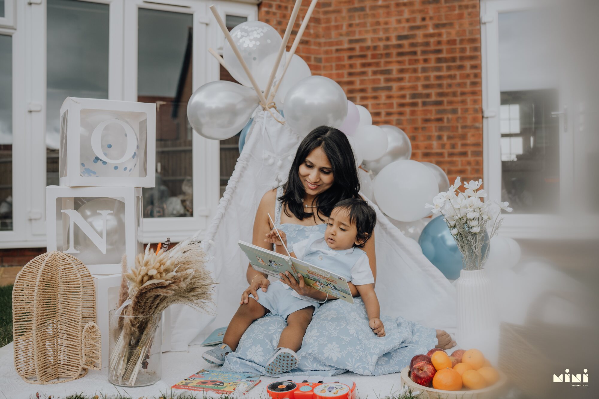 Seema reading with Sid in the garden in Barkby Thorpe, Leicester — Mini Momentz family photographer